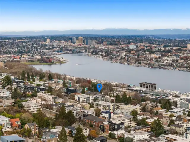 The prime location meets incredible views—it is situated near Lake Union, downtown, and has all that Seattle offers.
