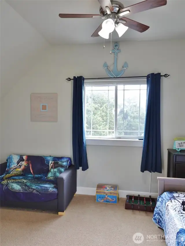 Upstairs 2nd Bedroom w/ ceiling fan.