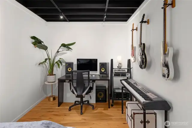 2nd floor bedroom