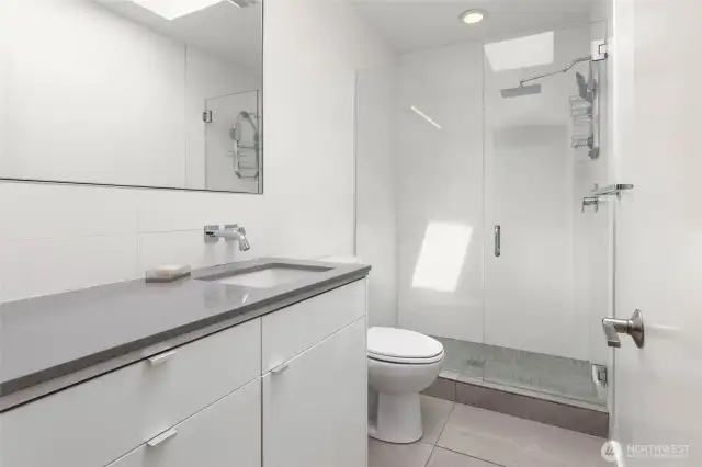 3rd floor primary bathroom