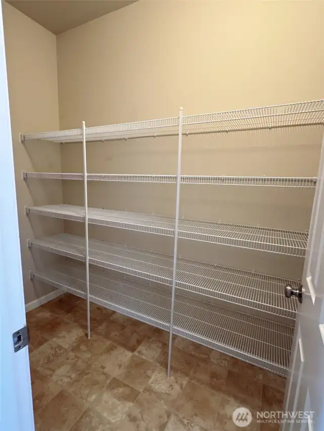 walking-in pantry