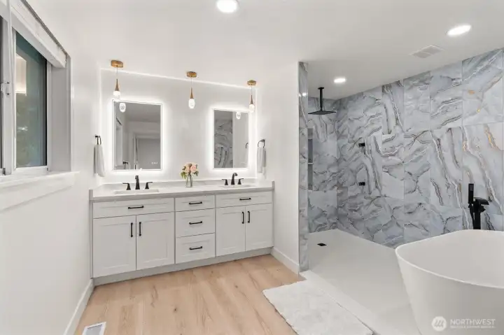 5 pieve ensuite bath.