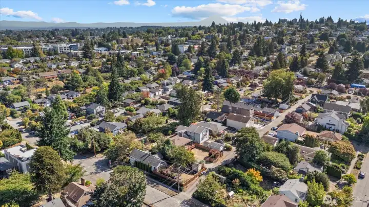Nestled in the Gatewood neighborhood, you are centrally located in West Seattle to major arterials, schools, shopping.  You can walk to coffee in almost any direction....