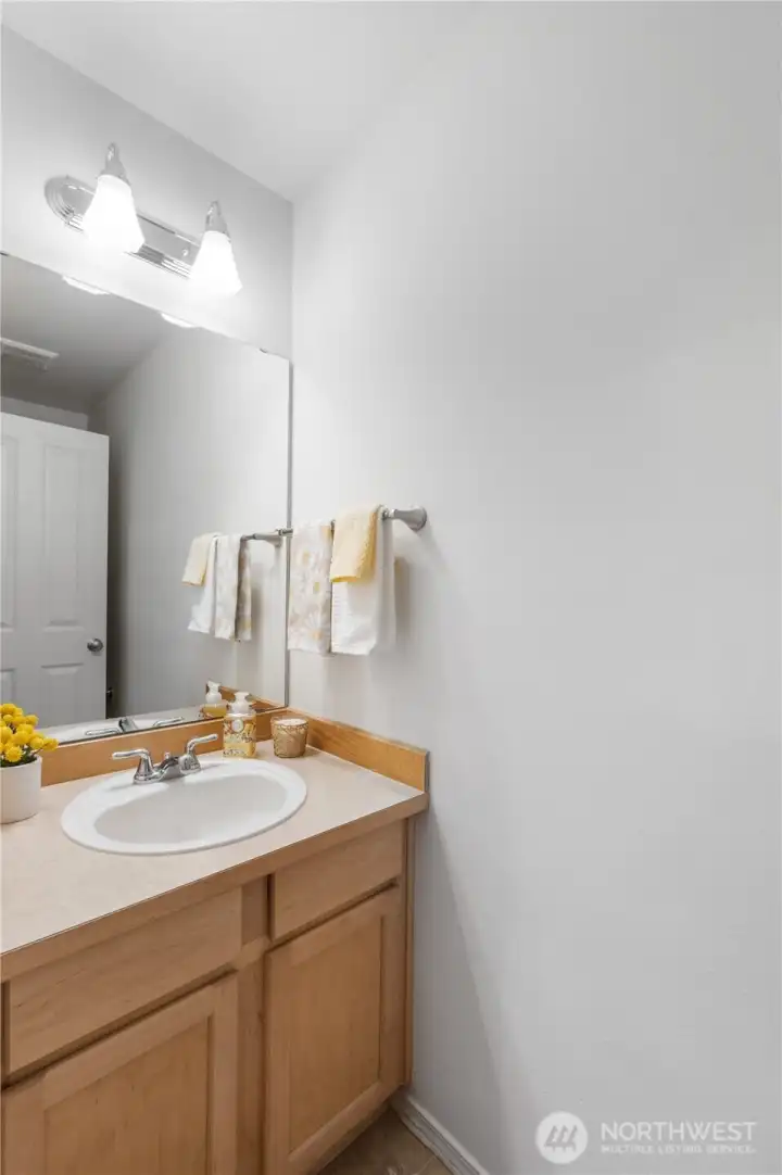 1/2 bath off of the kitchen
