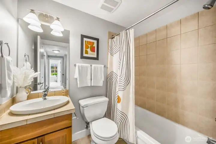 Full guest bath on upper floor.