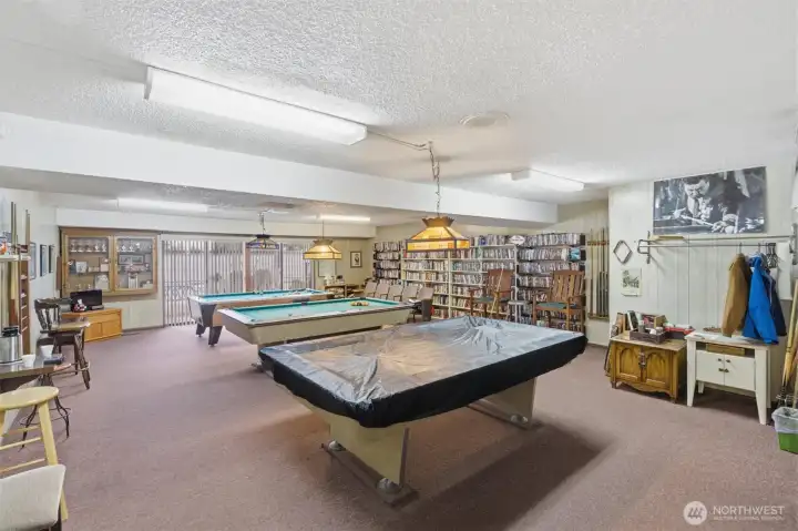 billiard and game room