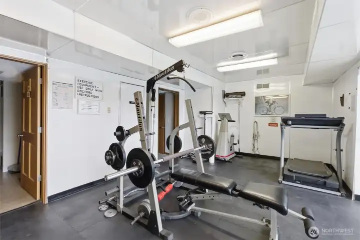 locker rooms, sauna and weight room