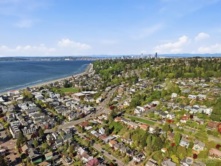 Ideally located just moments from the sandy beaches of Alki Beach, this home offers an unbeatable coastal lifestyle. The nearby West Seattle Water Taxi also provides a convenient shuttle to its terminal, offering quick and easy access to downtown Seattle for shopping, dining, and sporting events.