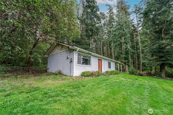 The guest cabin set back to allow privacy for you and your guests.