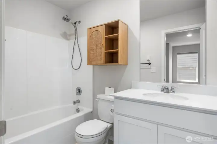 En-suite primary bath