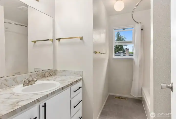 Full bathroom on the upper level Full bathroom on the upper level