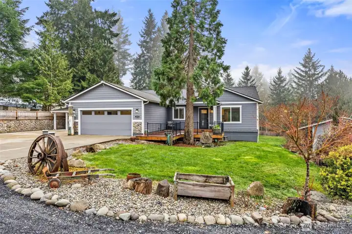 Beautiful home and setting - nicely landscaped with sprinkler system Beautiful home and setting - nicely landscaped with sprinkler system