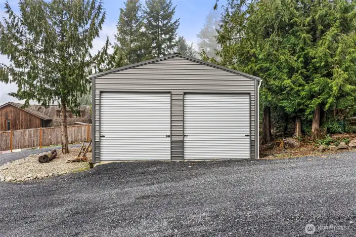 24' x 40' building with roll-up doors on both ends for pull-through convenience 24' x 40' building with roll-up doors on both ends for pull-through convenience