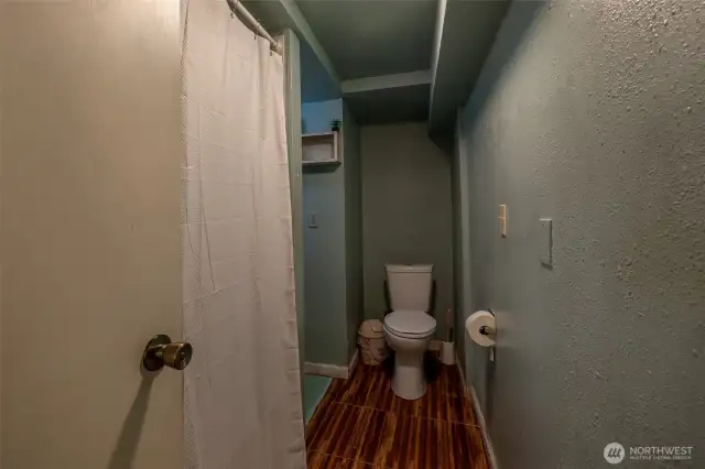 Unit B - Bathroom