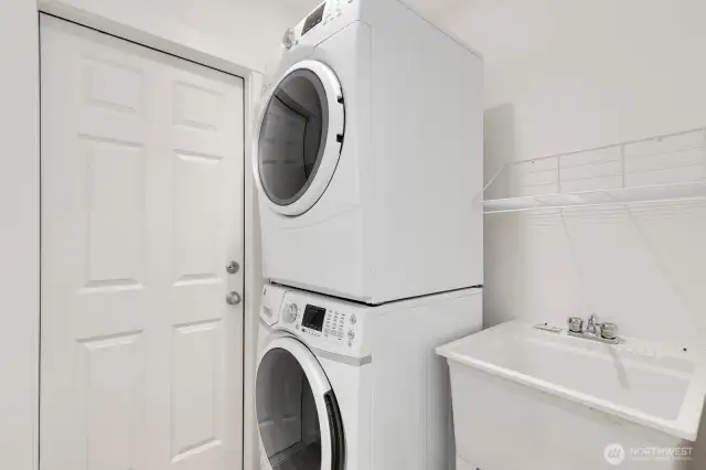 Utility room w/sink