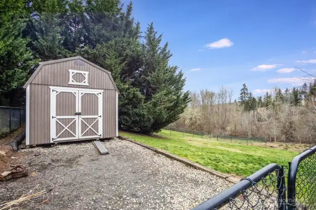 Huge outbuilding with room for all the hobbies and toys!