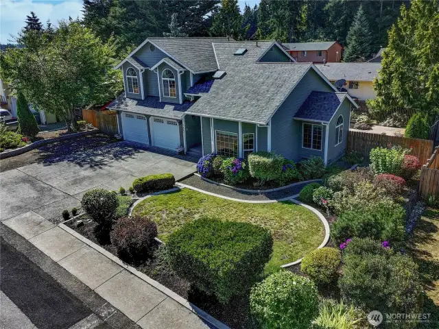 1441 NW Lakehill Circle