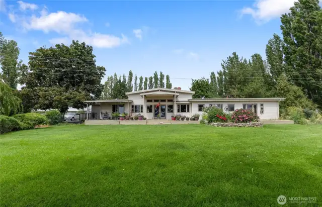 Beautiful patio area that has great lake views.