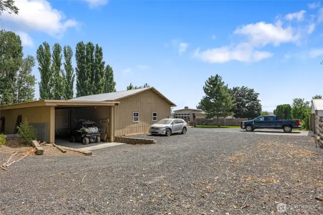 60X60 outbuilding on separate meter with drive though equipment storage.