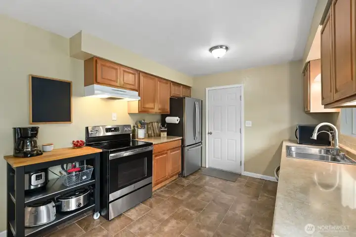 Stainless appliances.