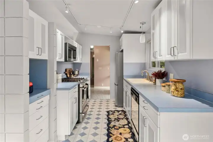 Classic style, updated function—enjoy a timeless kitchen outfitted with stainless steel appliances