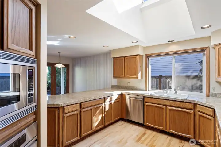 Kitchen w/Breakfast Bar