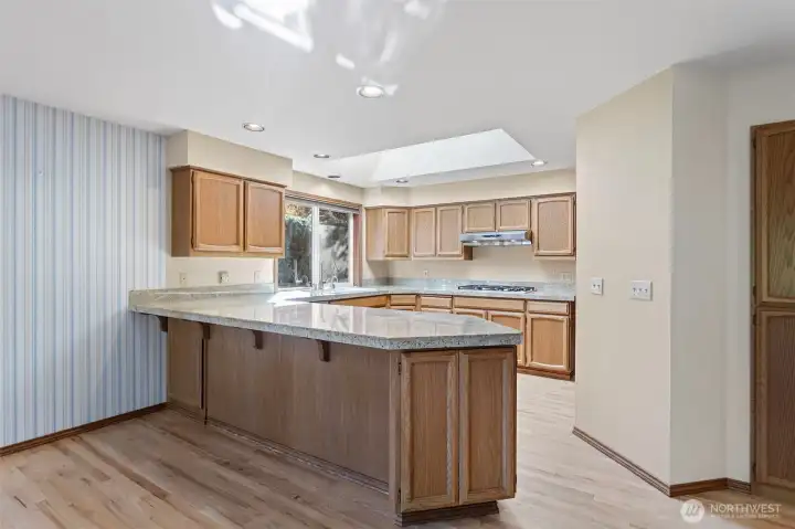 Kitchen w/Dining Nook