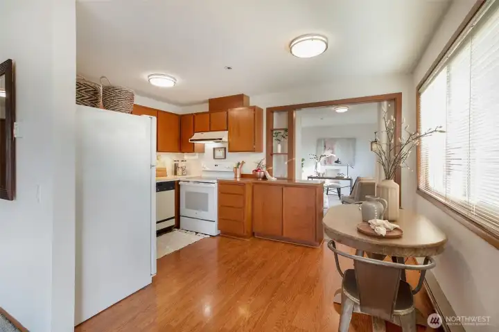 Dining & kitchen area