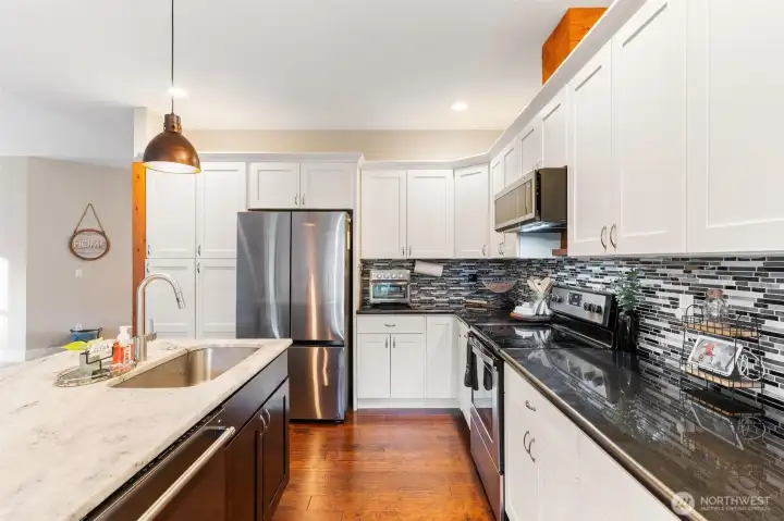 Designer white cabinetry, plenty of storage, stainless steel appliances that stay