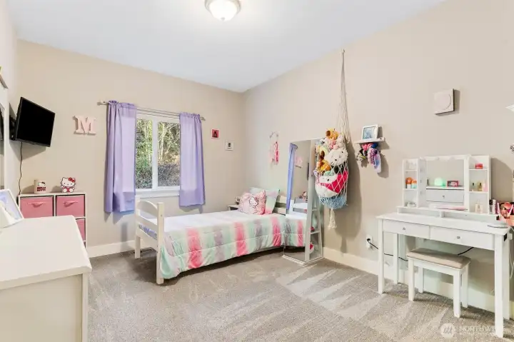 Large bedroom 3