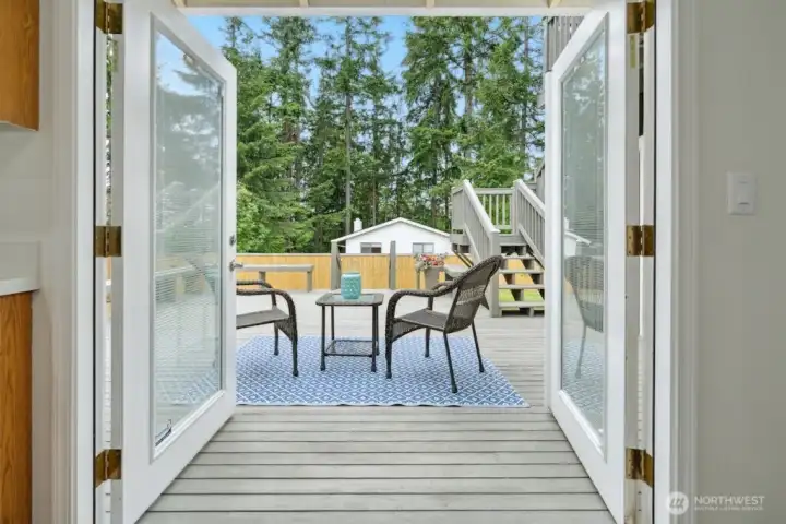 Opened to huge double deck from kitchen