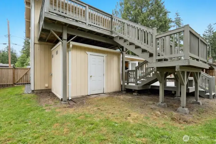 Extra storage under the deck