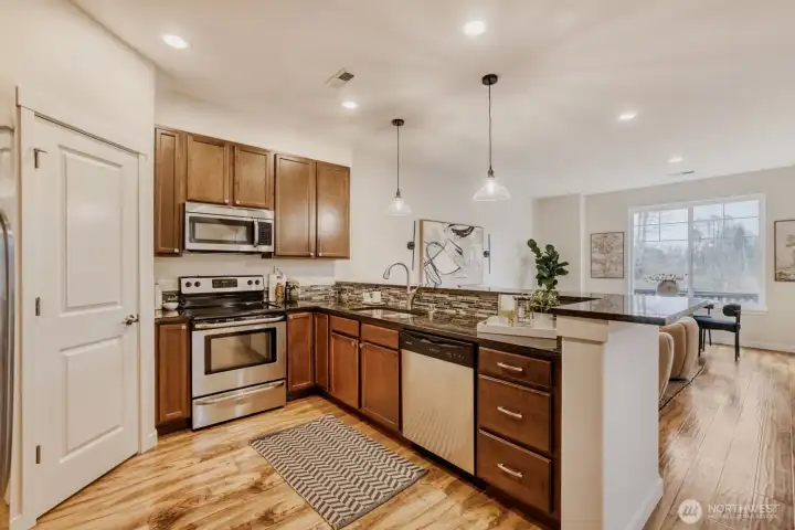 Quartz Counter, Stainless Steel Appliances and walk-in pantry!