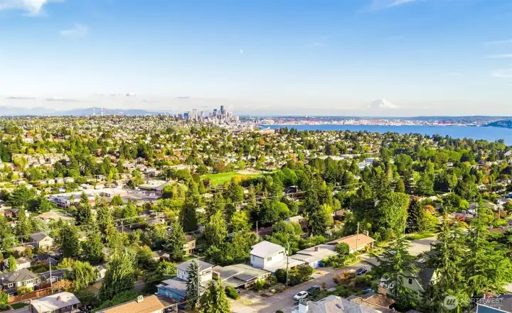 This exceptional residence is conveniently located to Magnolia Village, Magnolia Community Center, Elliott Bay Marina, Discovery Park, Expedia’s headquarters at the foot of the Magnolia Bridge, Fisherman’s Terminal, Ballard Locks, Amazon Campus & South Lake Union, Myrtle Edwards Waterfront Park, Public Market, Seattle’s re-imagined waterfront and Aquarium, Colman Ferry Terminal, Seattle Center, Space Needle and Chihuly Gardens, and is an effortless commute to downtown!