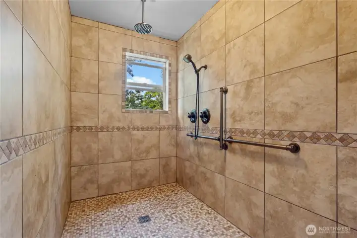 This surprise shower is to the left of the main floor powder room! This surprise shower is to the left of the main floor powder room!