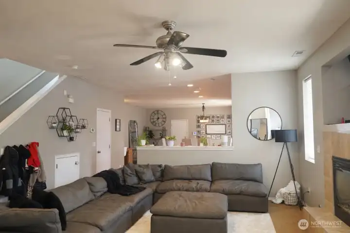 Living room to the kitchen