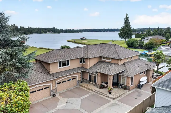 Private estate with 4 car garage