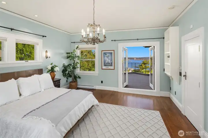 upstirs Bedroom with Private Deck