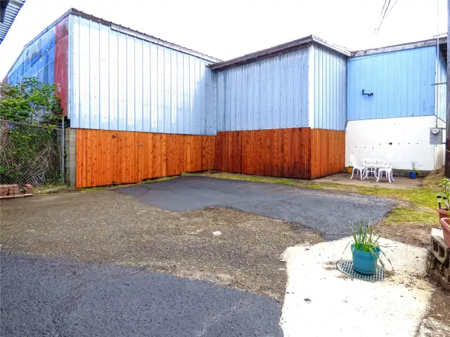 Downstairs Unit/Parking and Outdoor Space