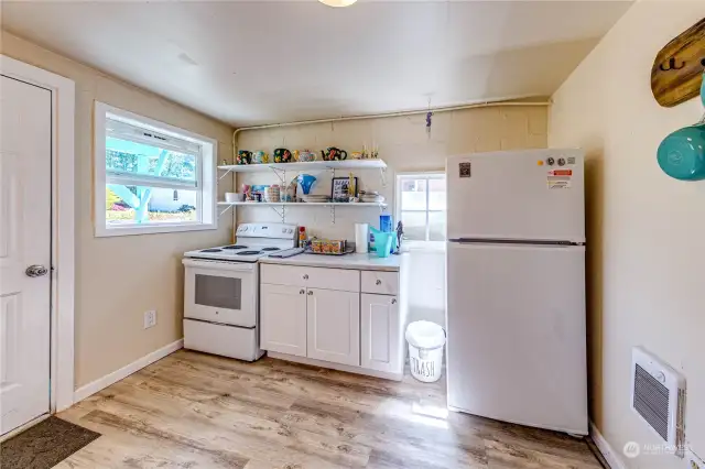 Downstairs Unit/Kitchen