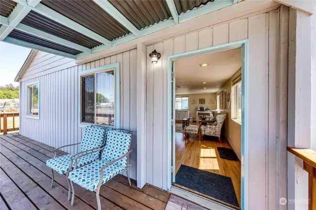 Upstairs Unit/Front Entry