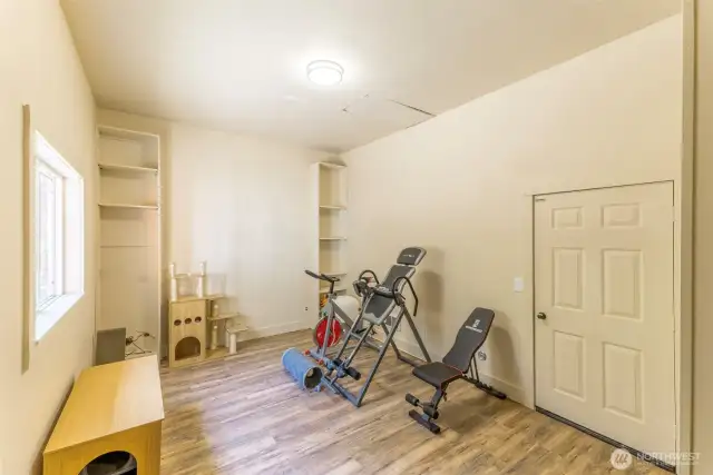 Finished bonus room-in garage