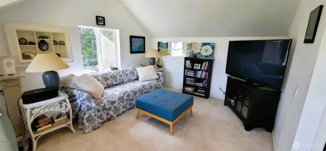 Unwind in this spacious upstairs retreat—where a flexible lounge area invites reading, movie nights, or quiet mornings with a view. It’s more than a guest suite—it’s a sanctuary for relaxation and inspiration.