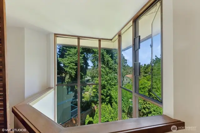 Dreamy Treehouse Vibe