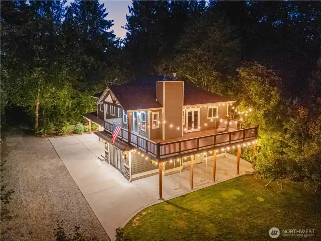 Extra lighting For great outdoor entering.