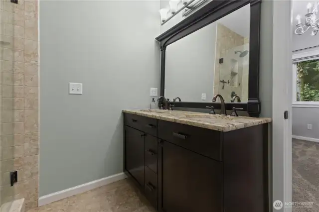 Upper level primary bath