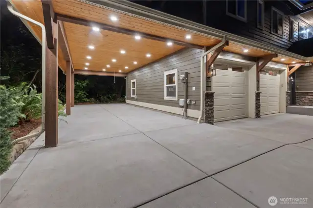2 car garage + 2 car carport could easly be inclosed