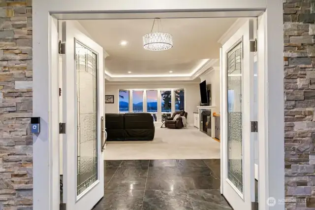 This home says "Welcome" ... beautiful and comfortable!