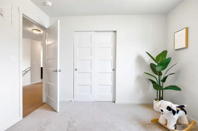 Photographs are for illustrative purposes only. Features, finishes, interior/exterior colors, landscaping and floorplan shown may vary from actual homes built.