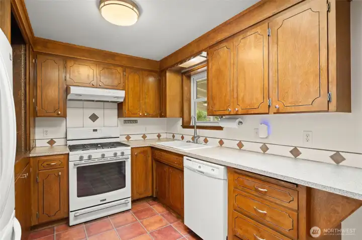 Gas range and convenience of a dishwasher